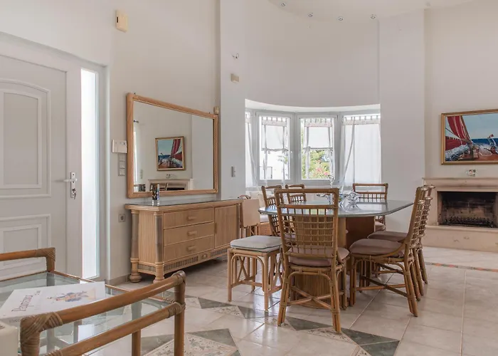 The House Вилла