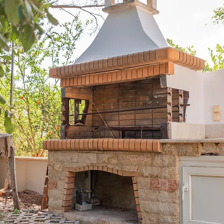 The House Vilă *